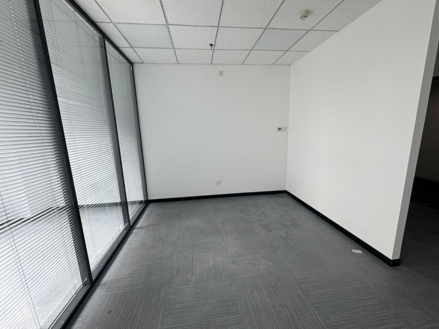 北京新中关大厦二手房房源图片