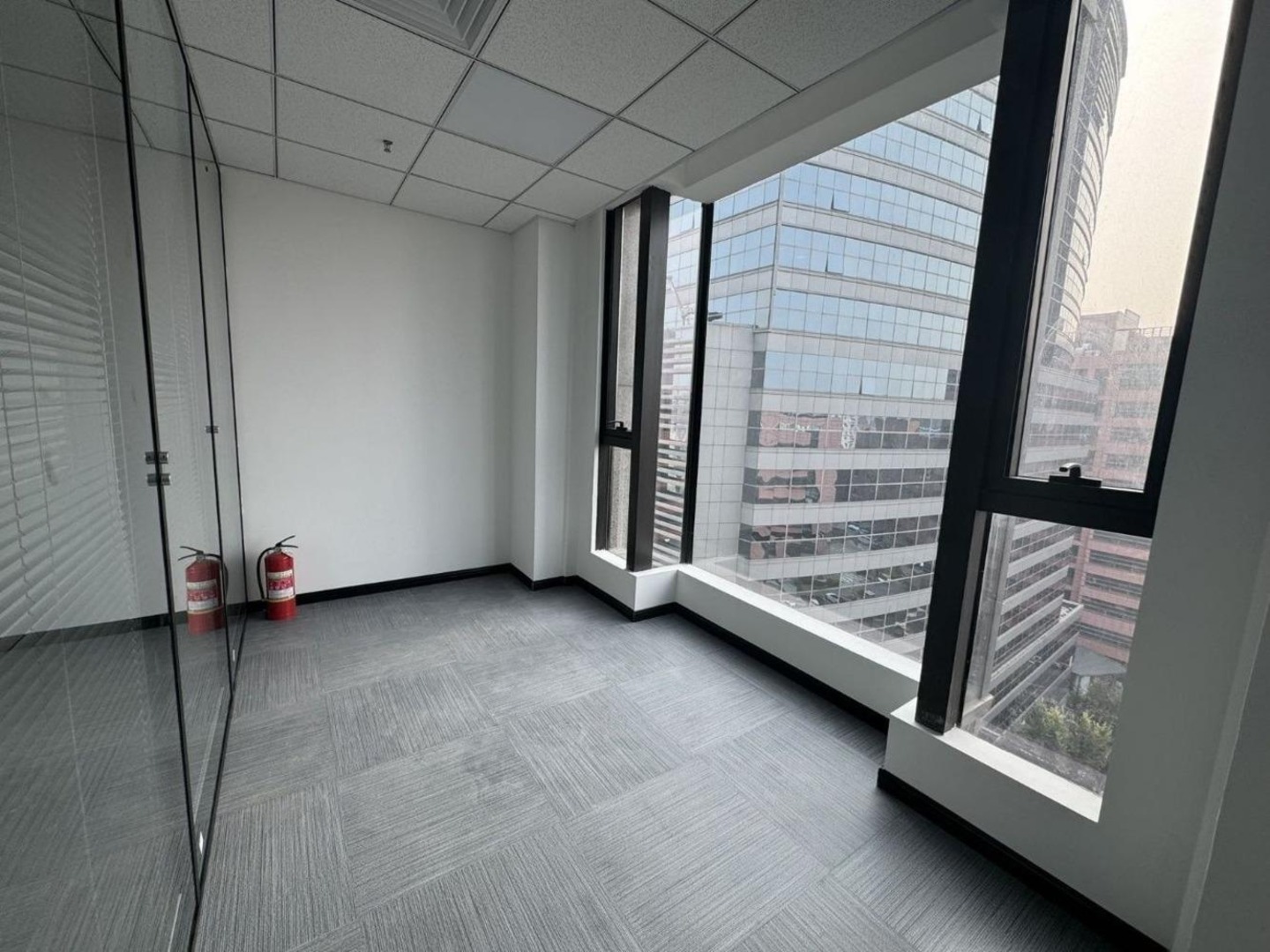 北京新中关大厦二手房房源图片