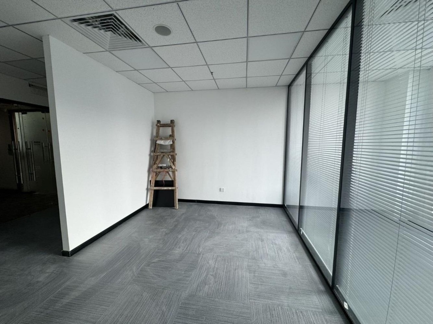 北京新中关大厦二手房房源图片