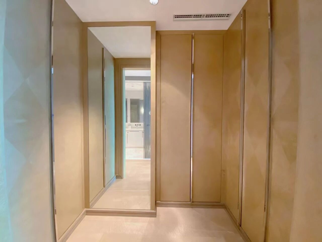 北京三里屯SOHO公寓二手房房源图片