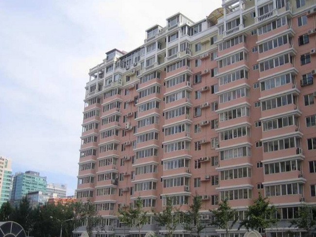 华馨公寓南北通透三居室 前后对花园 不临街 不住此房