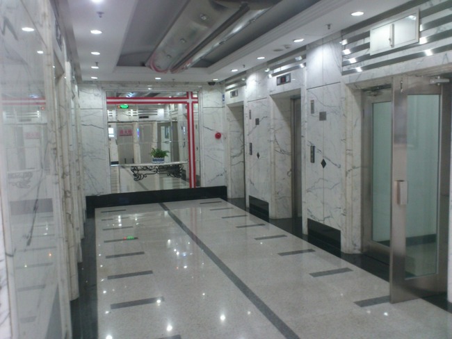牡丹园地铁口【中兴大厦700平】精装【正对电梯 采光极好】