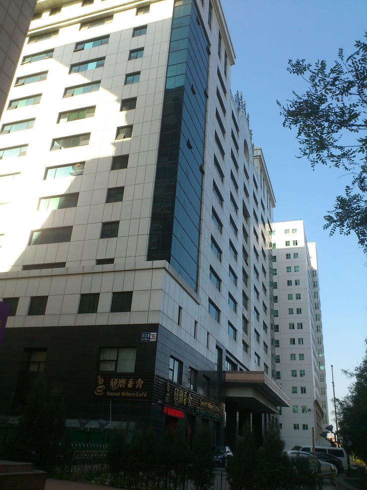 安贞门十号线安华发展大厦东南采光 名企遗留装修 布