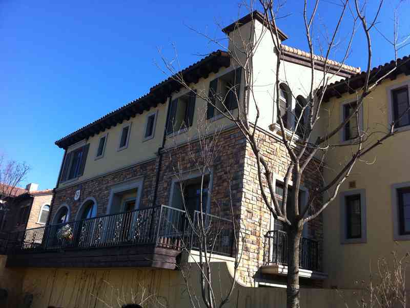 远洋傲北电梯别墅365平4居800万毛坯房送2车位