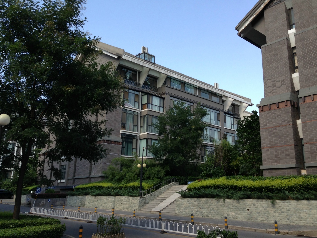 朱雀门:5居室,南北通透,精装修,安静采光好,9年连读.