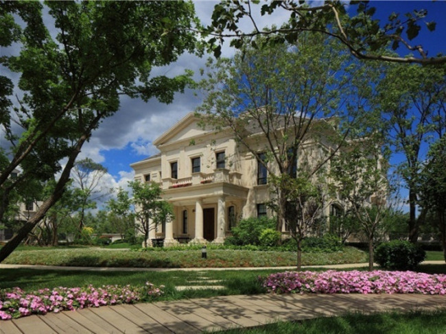 金科王府 3室 南北通透 136平7500元 精装家具家电齐全 采光极好