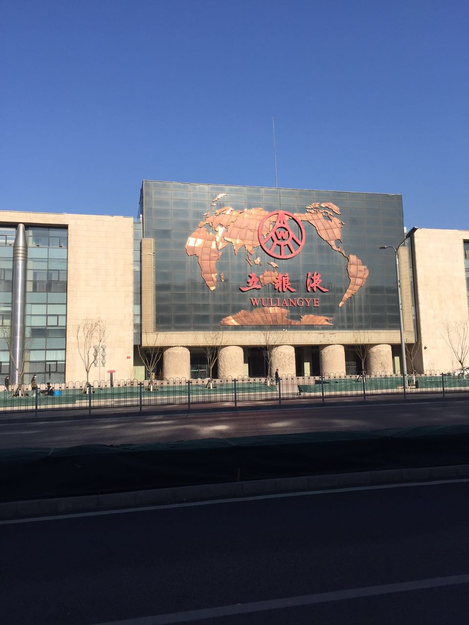 五粮液大厦 商业一层8多米超大展示面