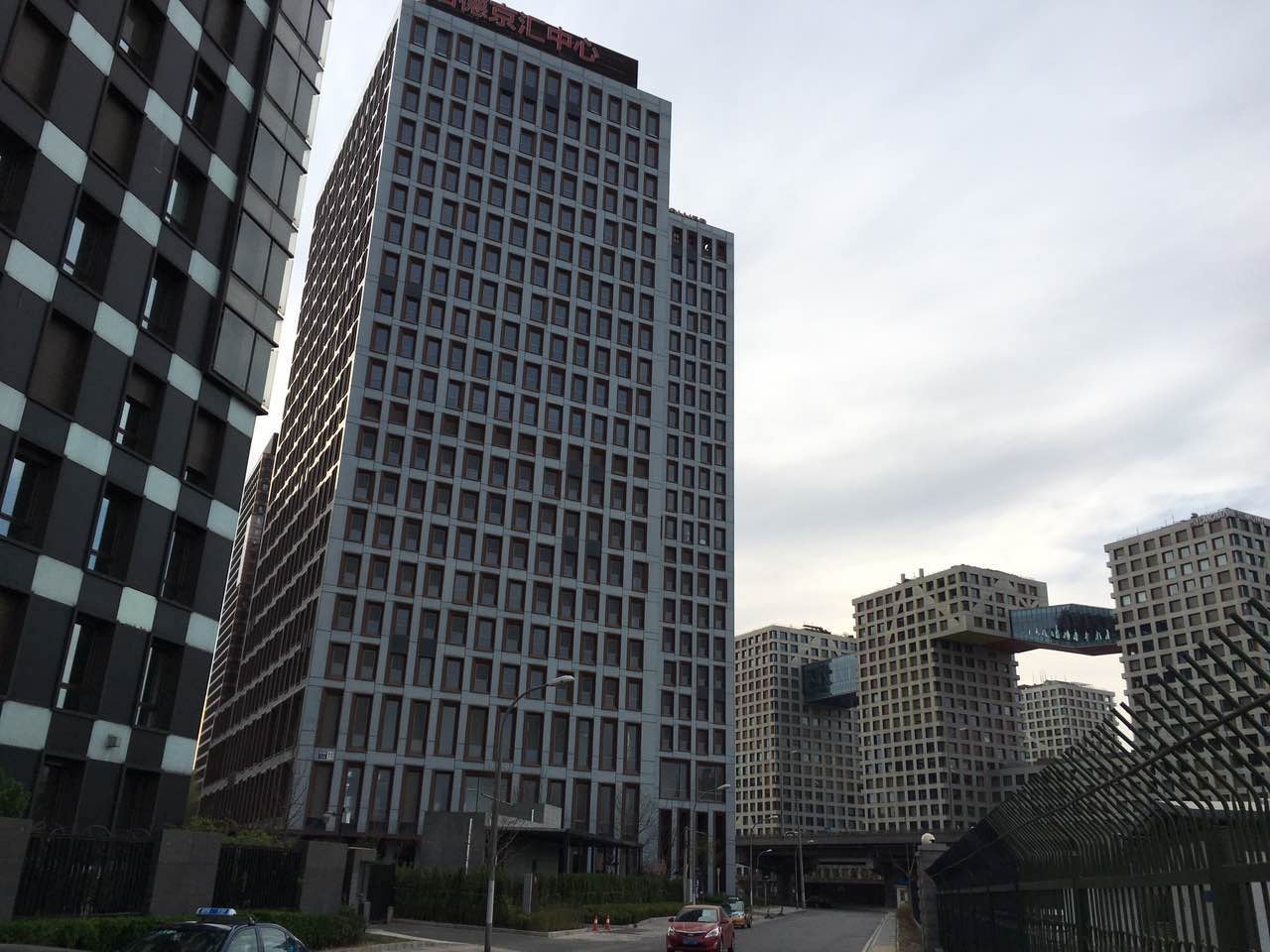 东二环东直门信德京汇1021平正对电梯采光好布局合理