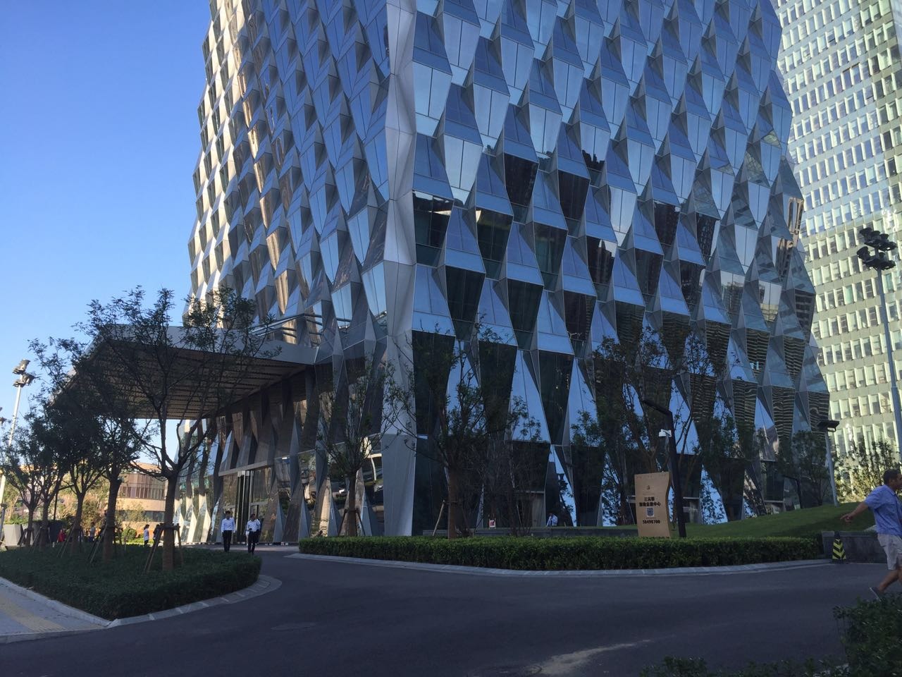 朝阳出租房 500平米以上出租房 >三室出租房 地址:望京绿地中心 3室