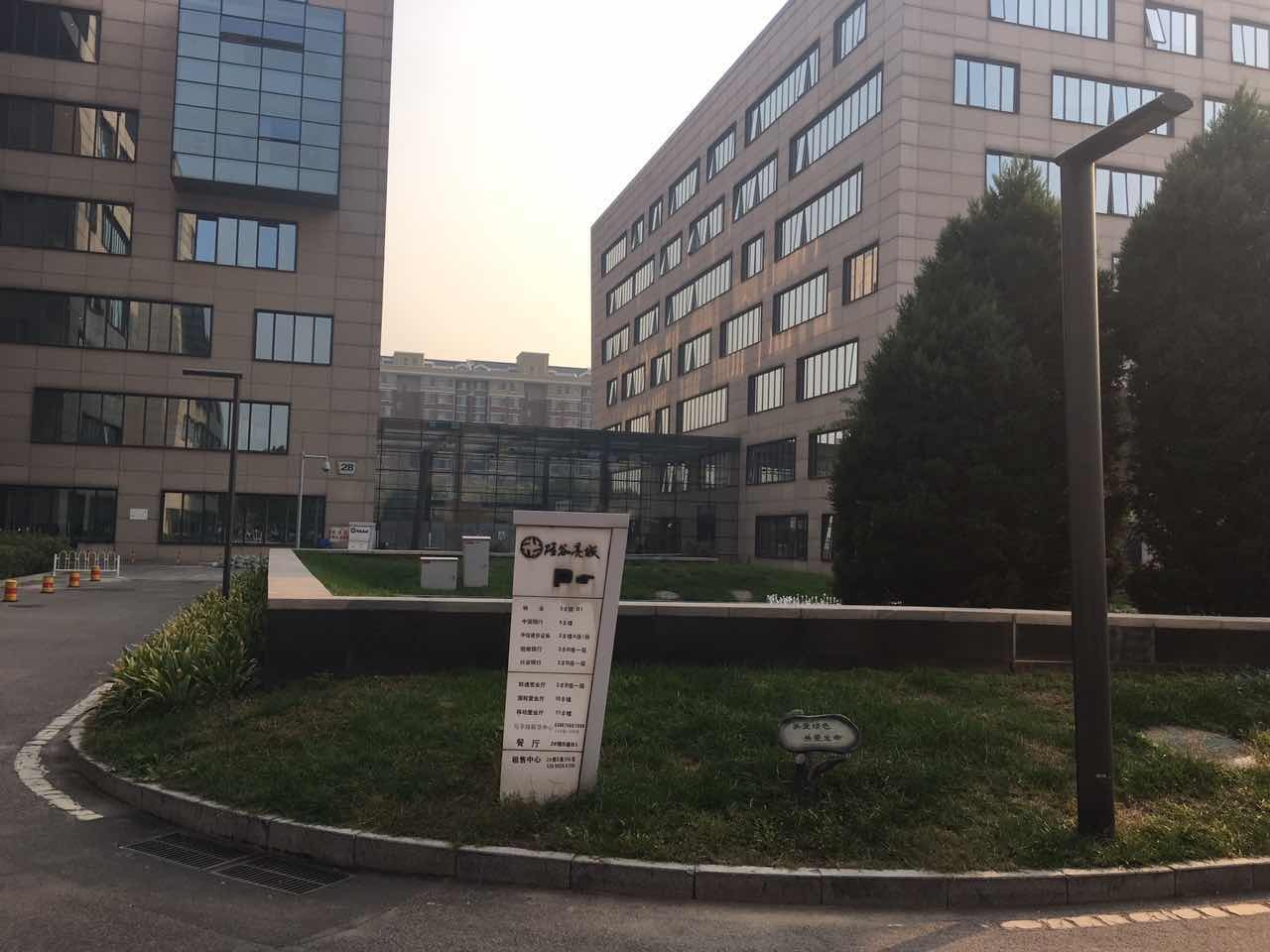 硅谷亮城半层1009平3.5万单价可分售,东南西三面朝向.