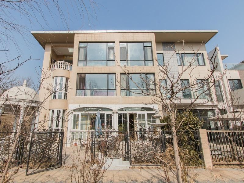 卓锦万代欧式别墅 500万精装修 8米挑空客