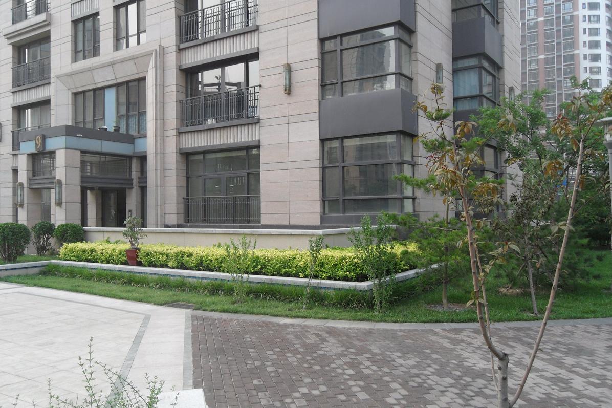 华远裘马都,东西一居,精装配温馨家居,临三元桥和京密路,齐全